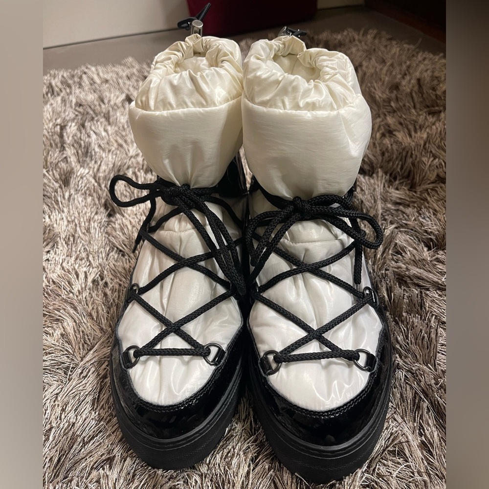 Moncler Black and White snow Boots